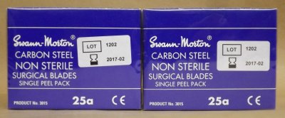 2 Boxes of 100 No25A Non Sterile Blades 3015 CLR 1072