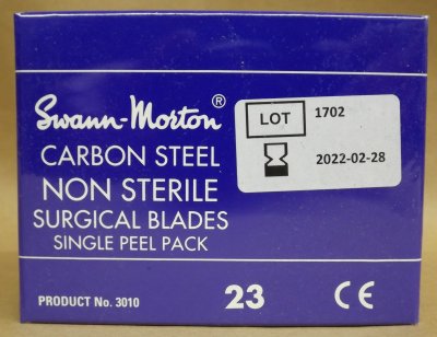 Box of 100 Swann Morton No23 Single Peel Blades ref 3010 out of date CLR 1102