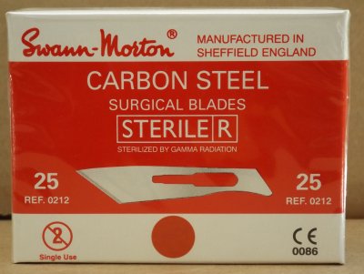 Box of 100 Swann Morton No25 Sterile Blades ref 0212 out of date CLR 2080